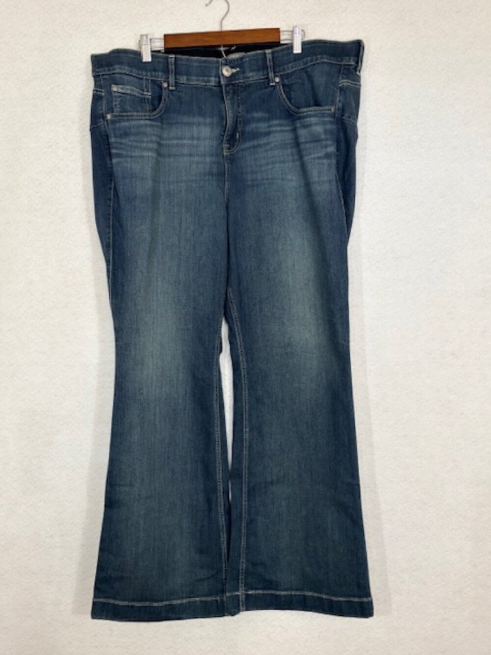 TORRID womens bombshell flare premium stretch medium wash denim jeans 24R NEW